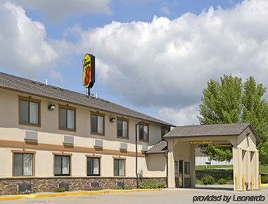 Super 8 By Wyndham Newton